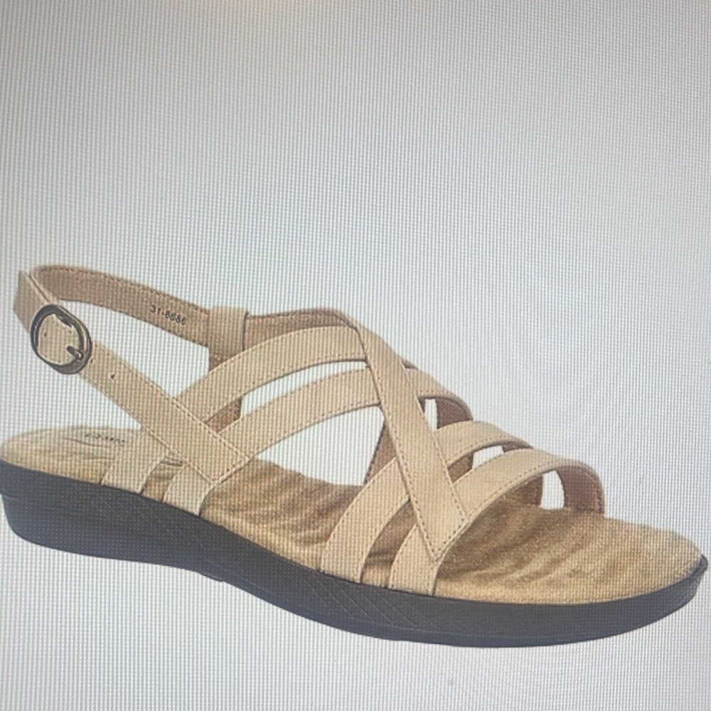 NWOB Easy Street Women’s Lobo Strap Sandals.  Size 8.5 Wide